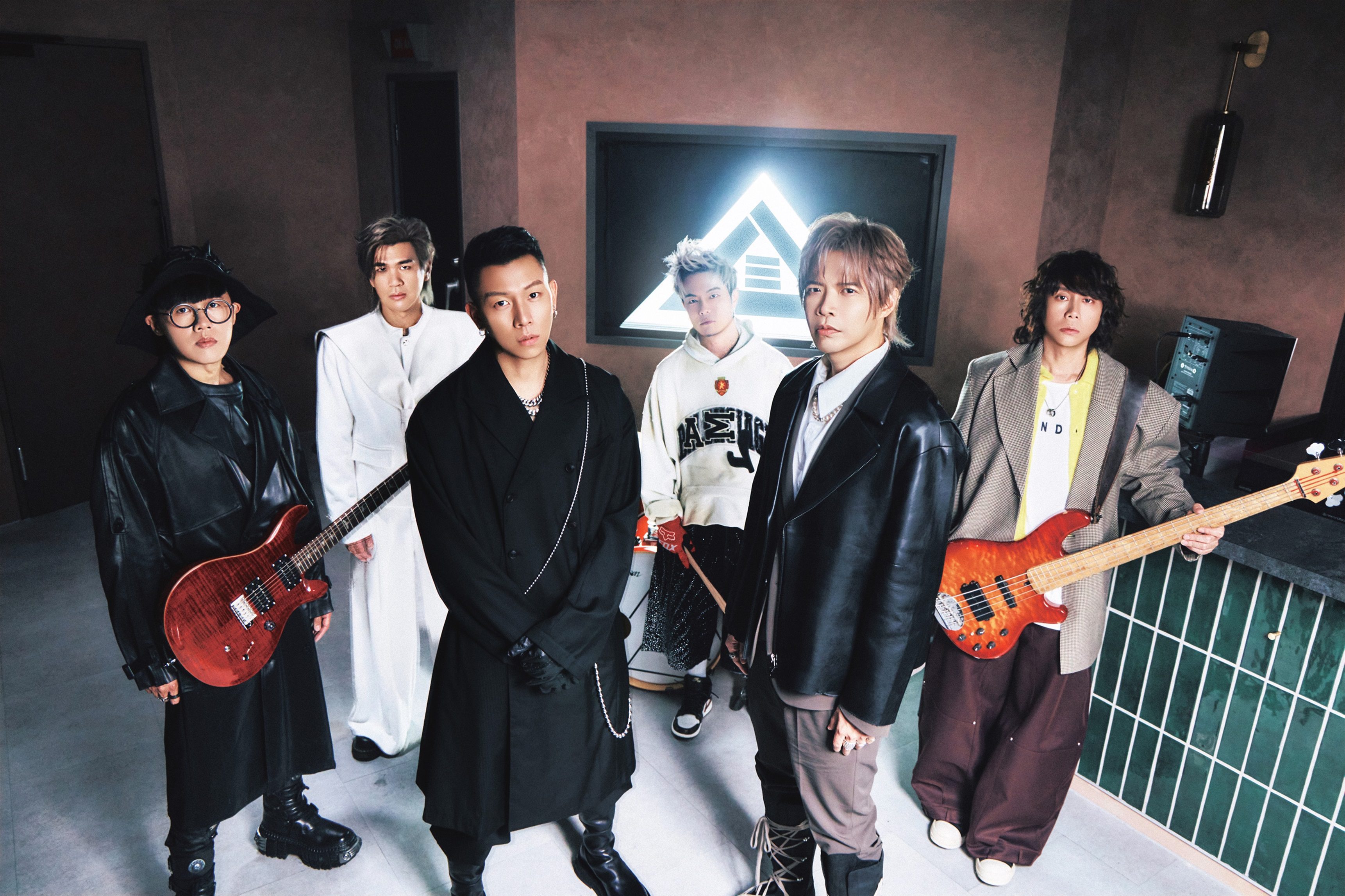 八三夭攜手瘦子E.SO合體「夭瘦」登場 〈你壞壞 我愛愛〉點燃2026最辣搖滾嘻哈舞曲 1 八三夭攜手瘦子E.SO合體「夭瘦」登場 〈你壞壞 我愛愛〉點燃2026最辣搖滾嘻哈舞曲1