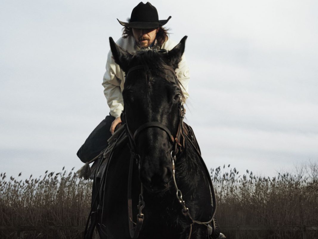 奔馳藝術跨年界限：Canada Goose與Matt McCormick聯名詮釋火馬年能量膠囊系列 2