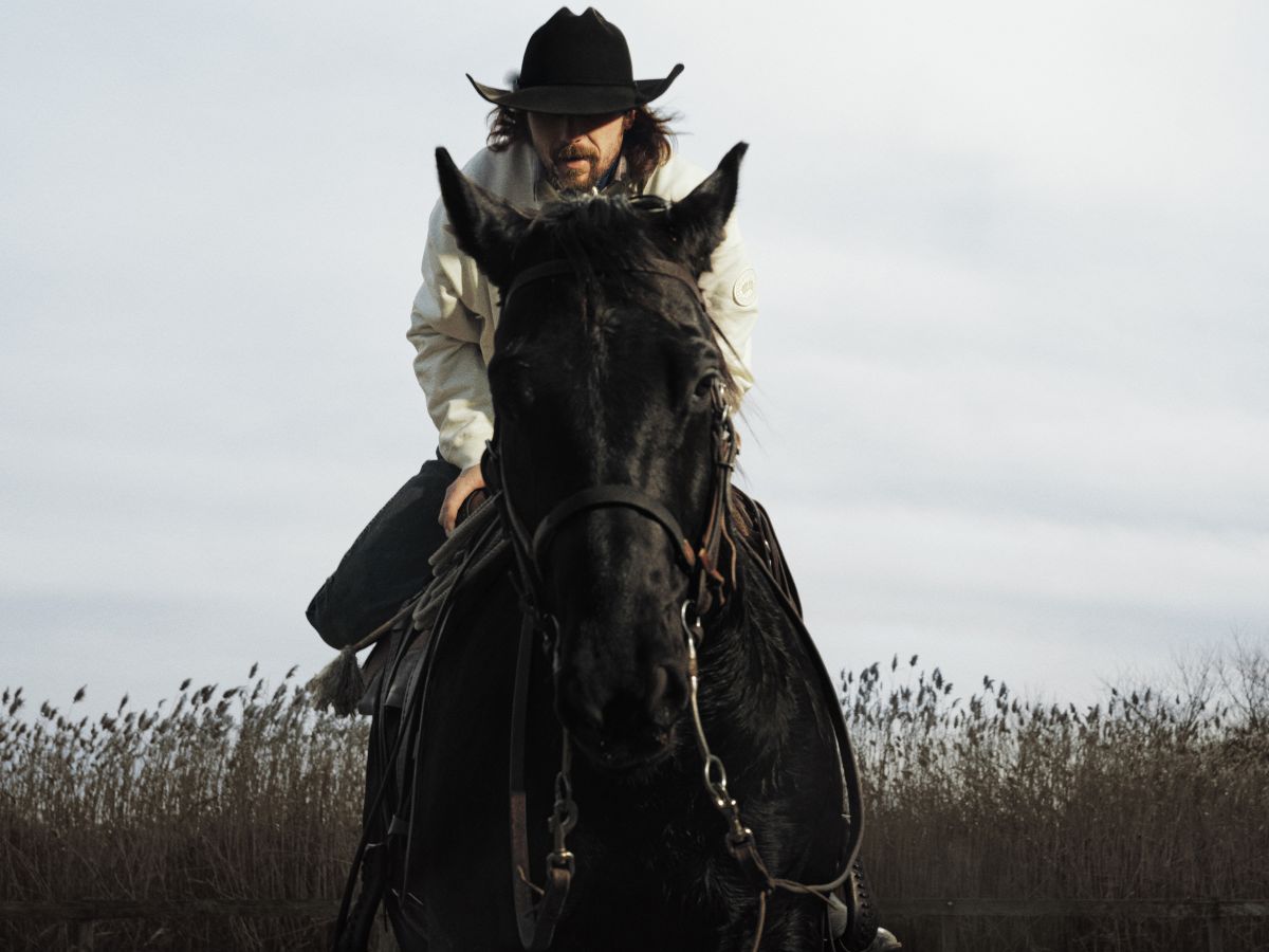 奔馳藝術跨年界限：Canada Goose與Matt McCormick聯名詮釋火馬年能量膠囊系列 2