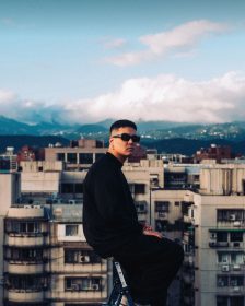 林宥嘉與周興哲在《聲生不息·華流季》翻唱〈Don’t Leave〉｜讓BRADD低調之作走進大眾視野