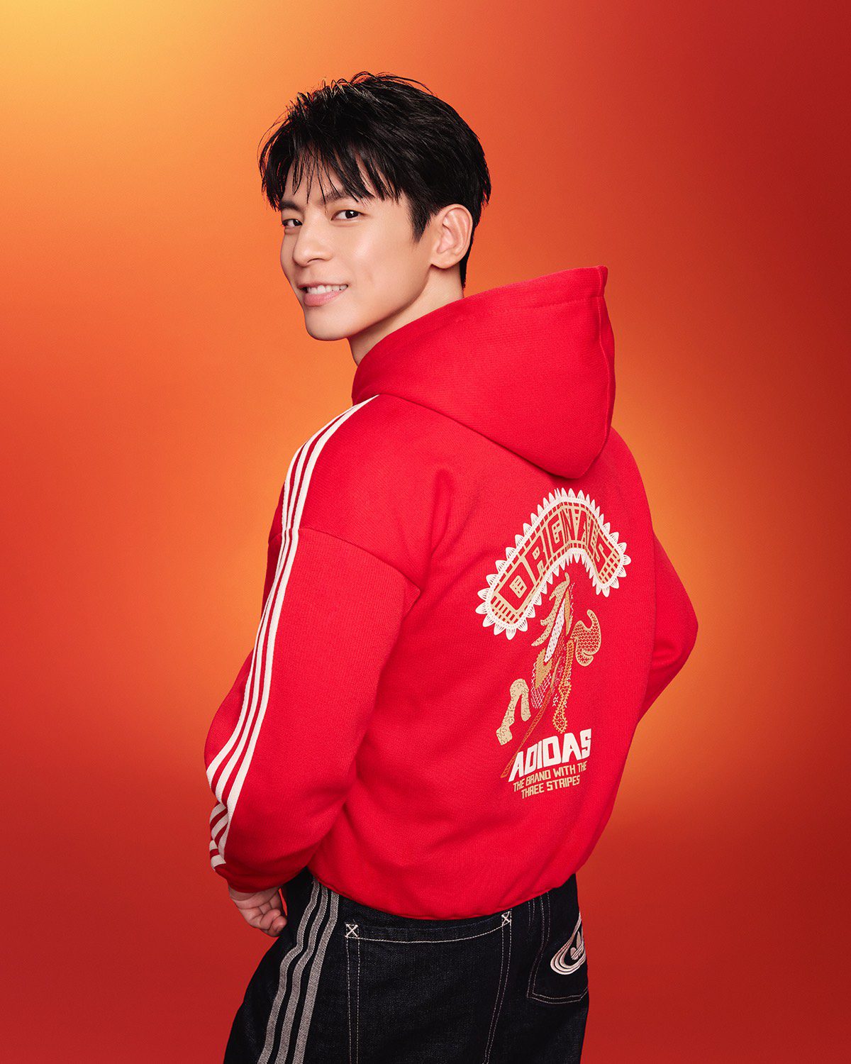 林柏宏詮釋馬年步伐美學，adidas「新年有信念」系列展現運動時尚信仰 (2)