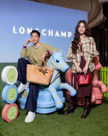 走進LONGCHAMP搖搖馬樂園｜台北101新春快閃打造奔馬童趣夢境