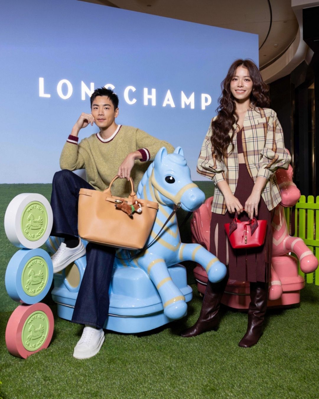 走進LONGCHAMP搖搖馬樂園｜台北101新春快閃打造奔馬童趣夢境1