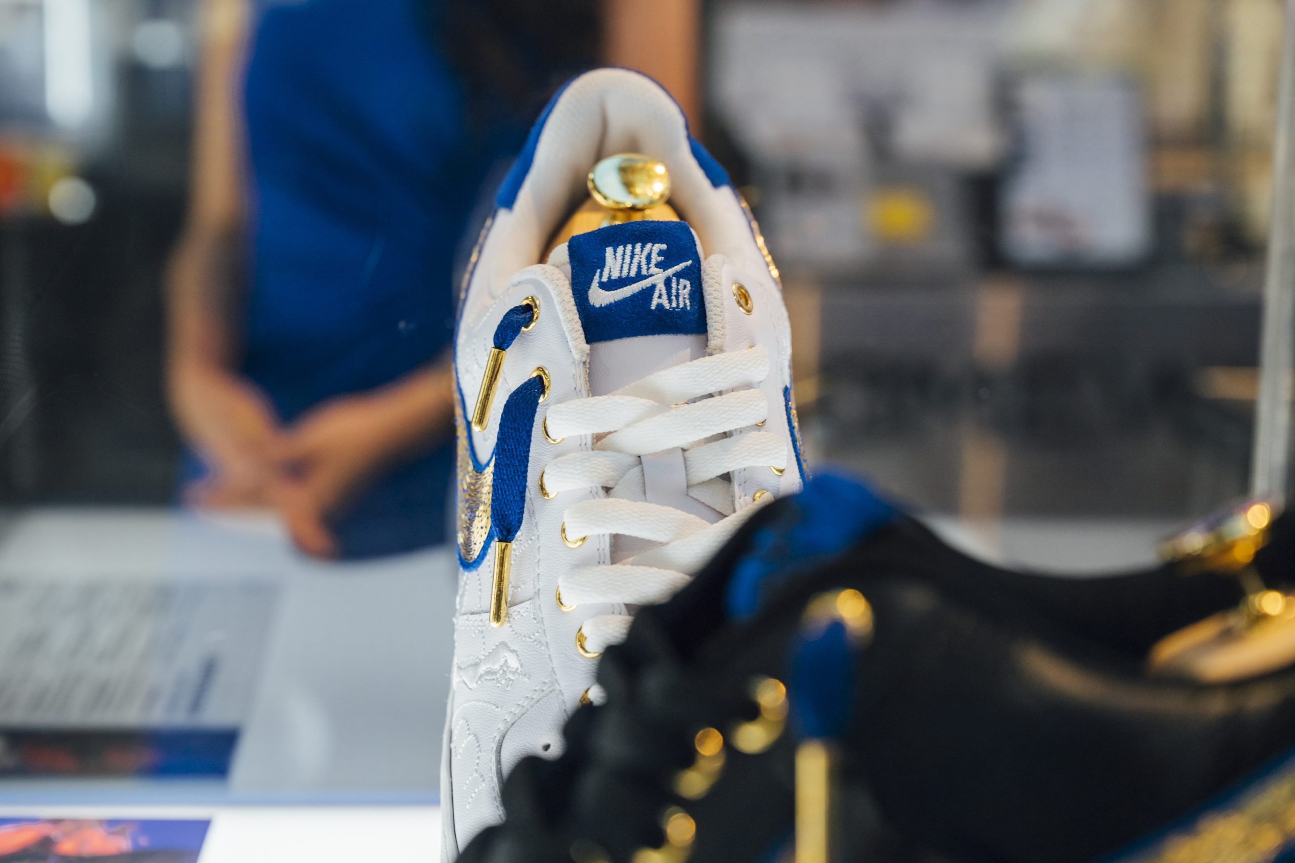 限量純金Nike Air Force 1震撼台中登場：kim a掀起黃金藝術新浪潮11