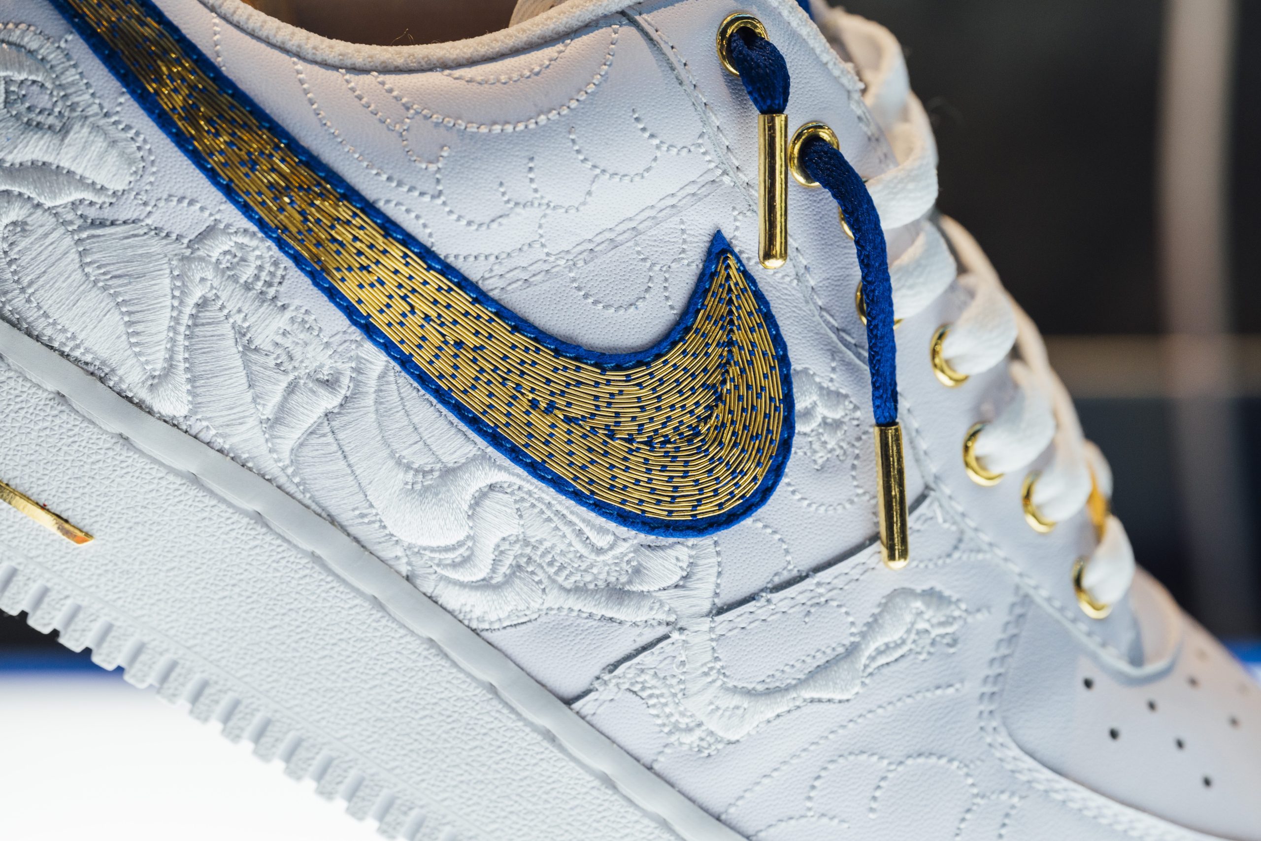 限量純金Nike Air Force 1震撼台中登場：kim a掀起黃金藝術新浪潮17