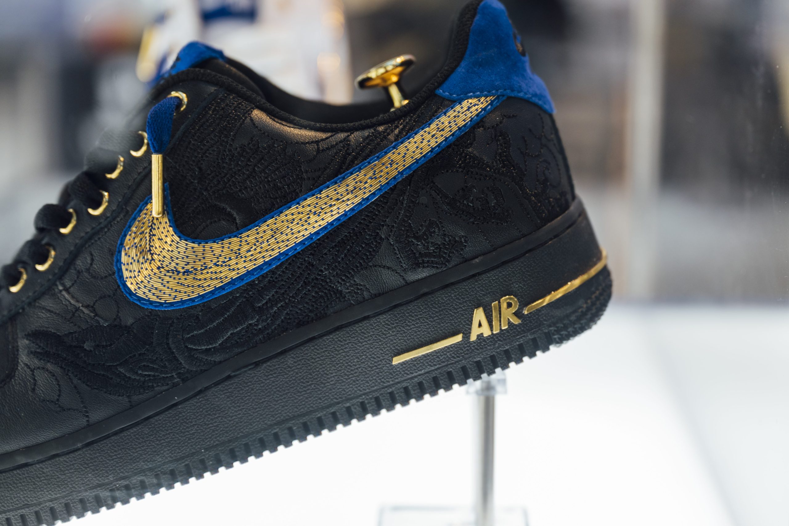 限量純金Nike Air Force 1震撼台中登場：kim a掀起黃金藝術新浪潮7