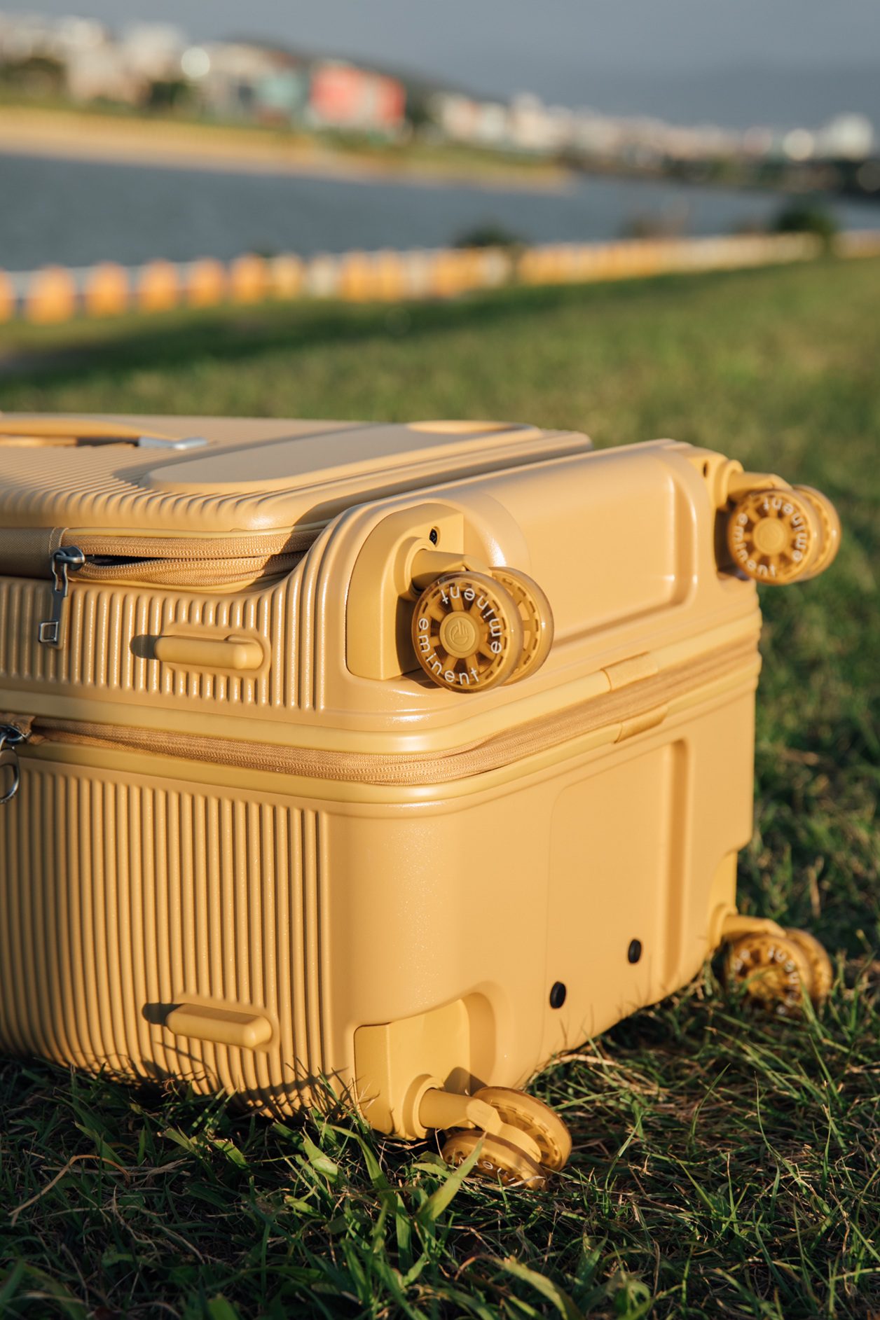 冬日風尚革新：萬國通路 Eminent FUNLOADER全新配色引領城市旅人潮流 (2)