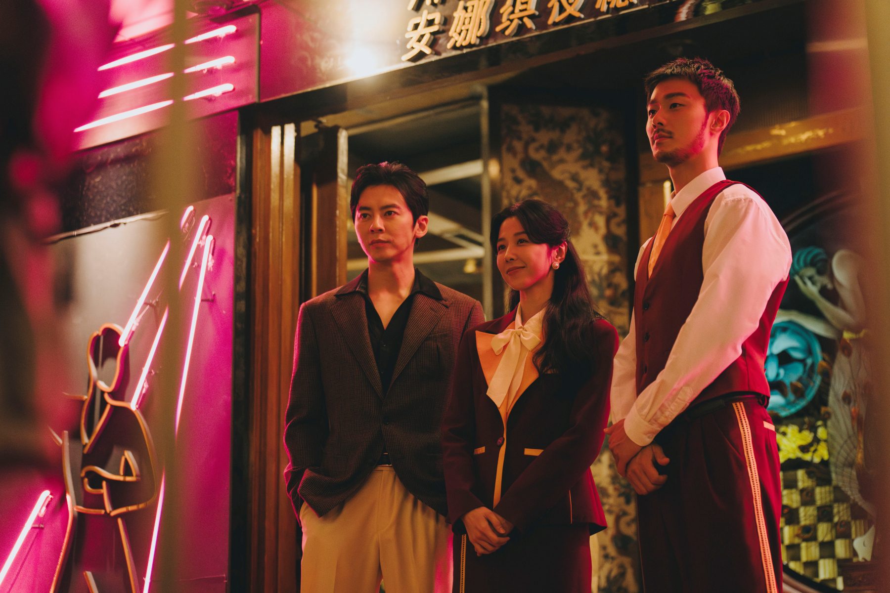 穿梭時空的復古迷霧，《微醺大飯店1980s》打造港都霓虹人生劇場 (4)