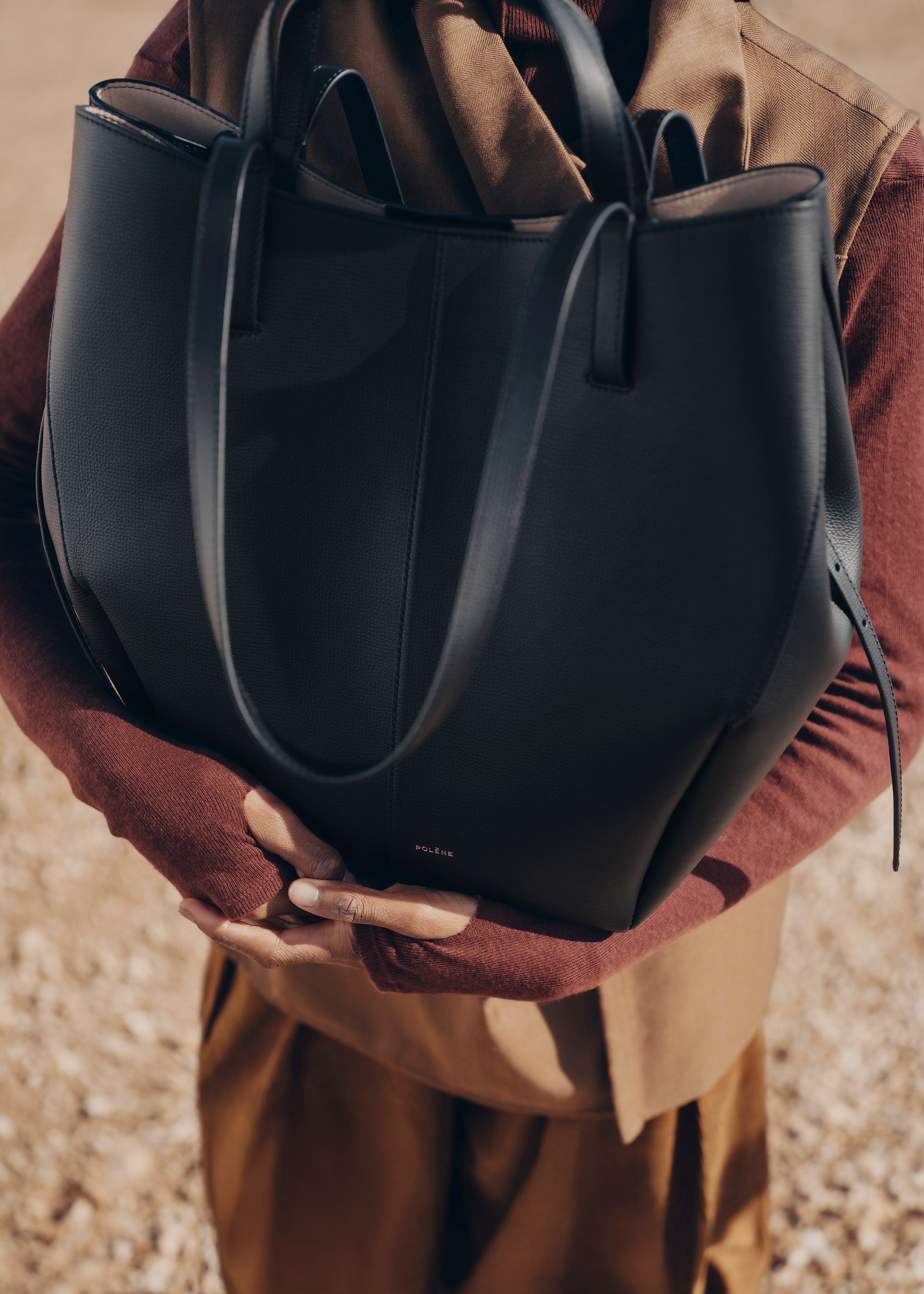 翻褶花苞美學再現 Polene Cyme Tote 譜寫都市優雅新高度1