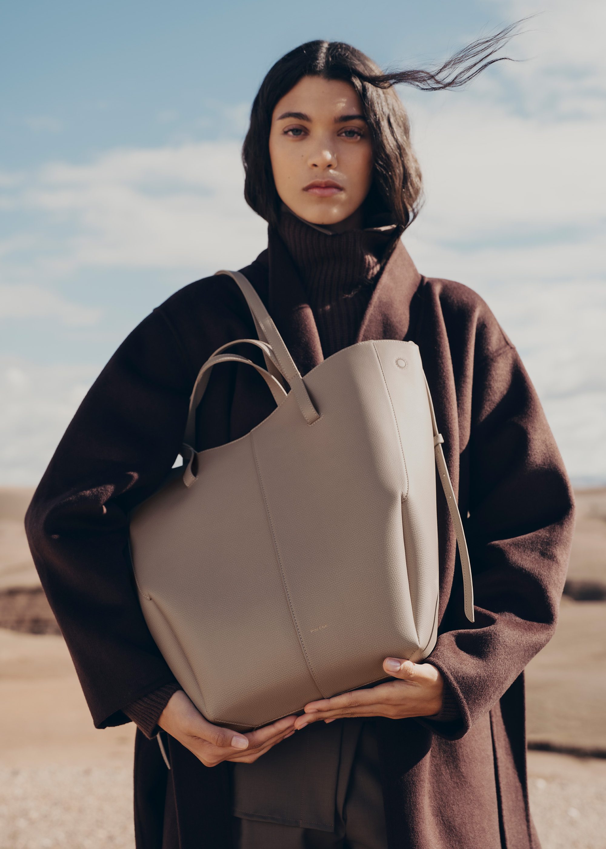 翻褶花苞美學再現 Polene Cyme Tote 譜寫都市優雅新高度10