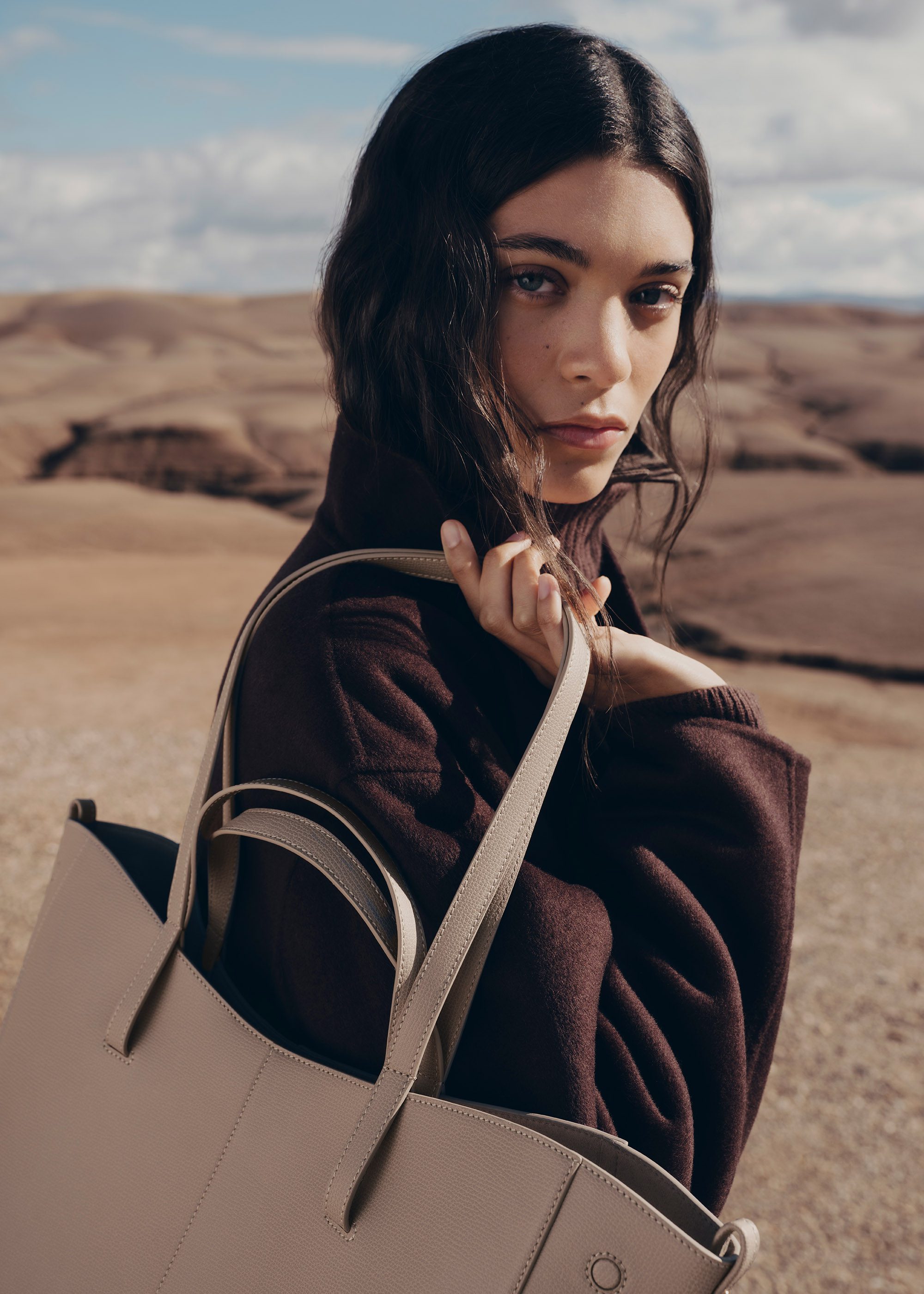 翻褶花苞美學再現 Polene Cyme Tote 譜寫都市優雅新高度12