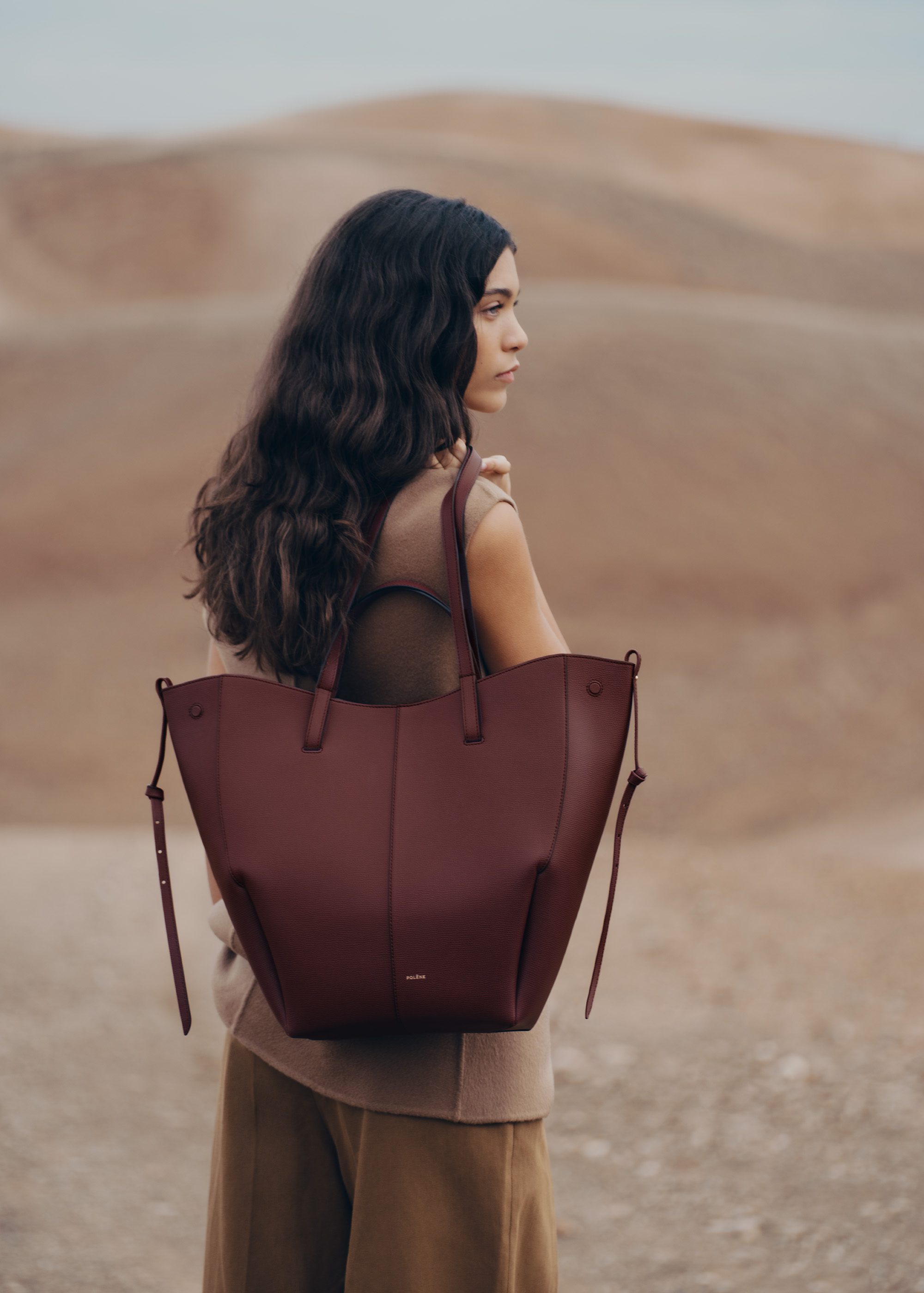 翻褶花苞美學再現 Polene Cyme Tote 譜寫都市優雅新高度4