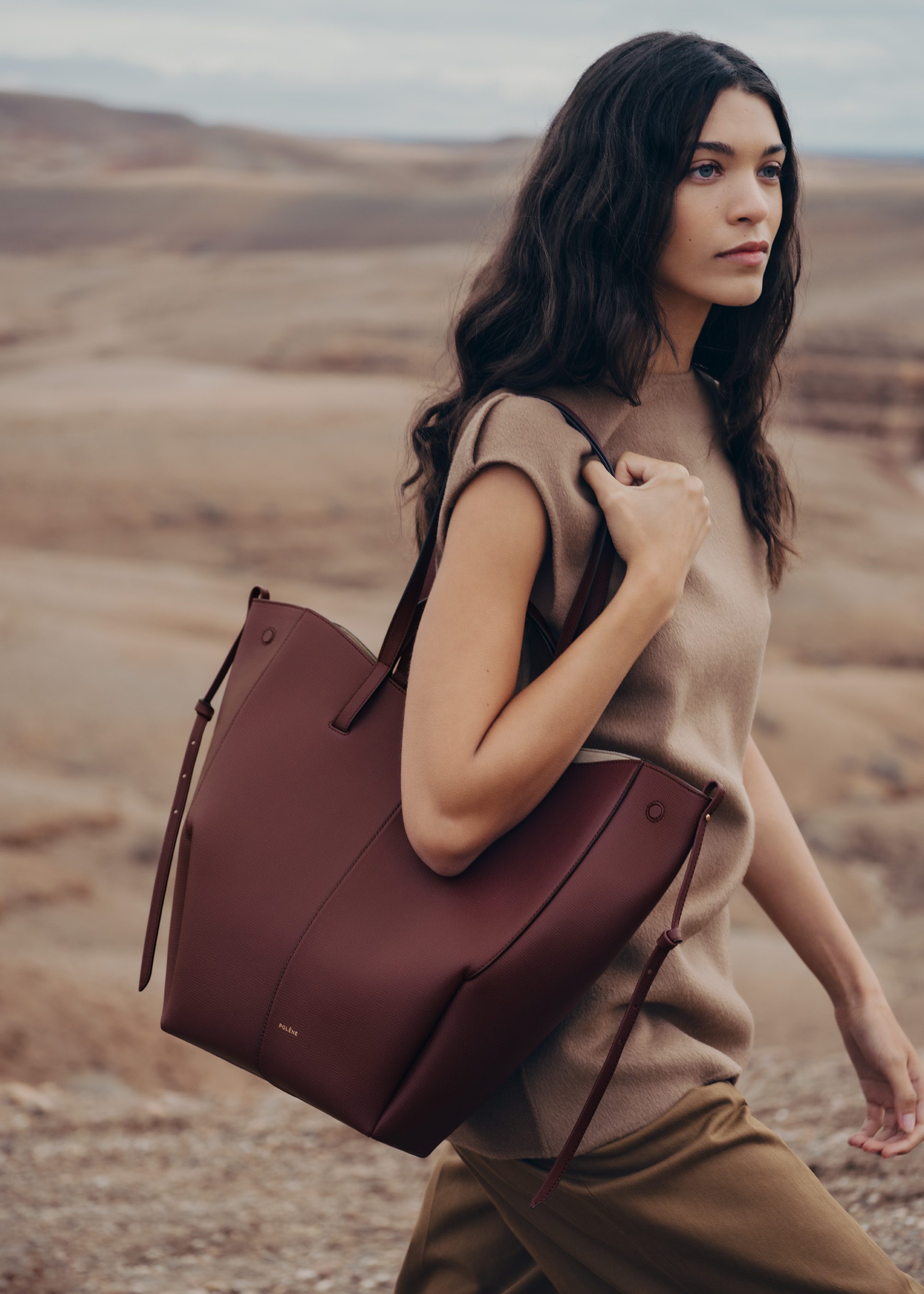 翻褶花苞美學再現 Polene Cyme Tote 譜寫都市優雅新高度5