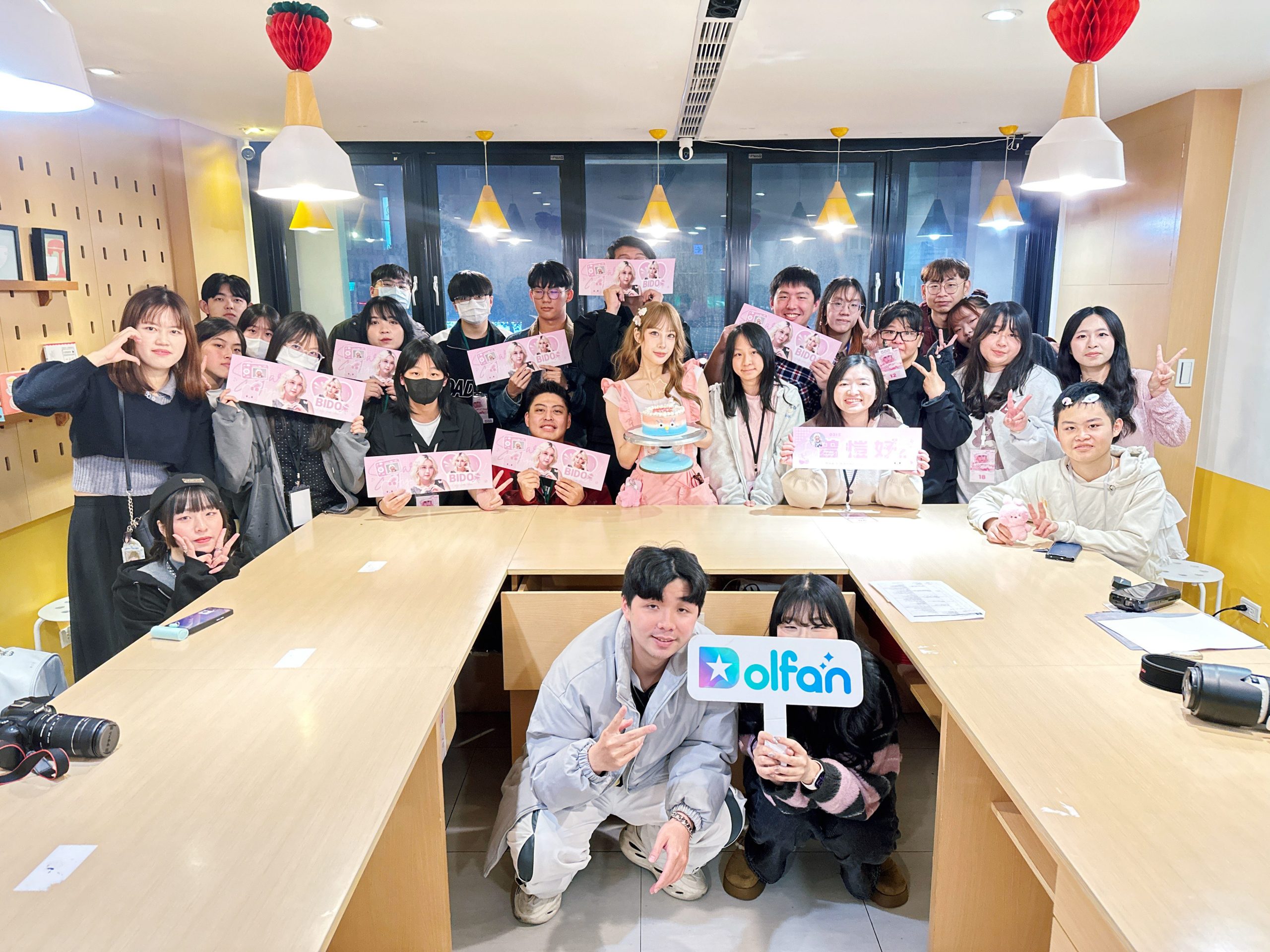 BIDO曾愷妤21歲生日派對與BUNNY同樂 親手做蛋糕揭新作計畫 2