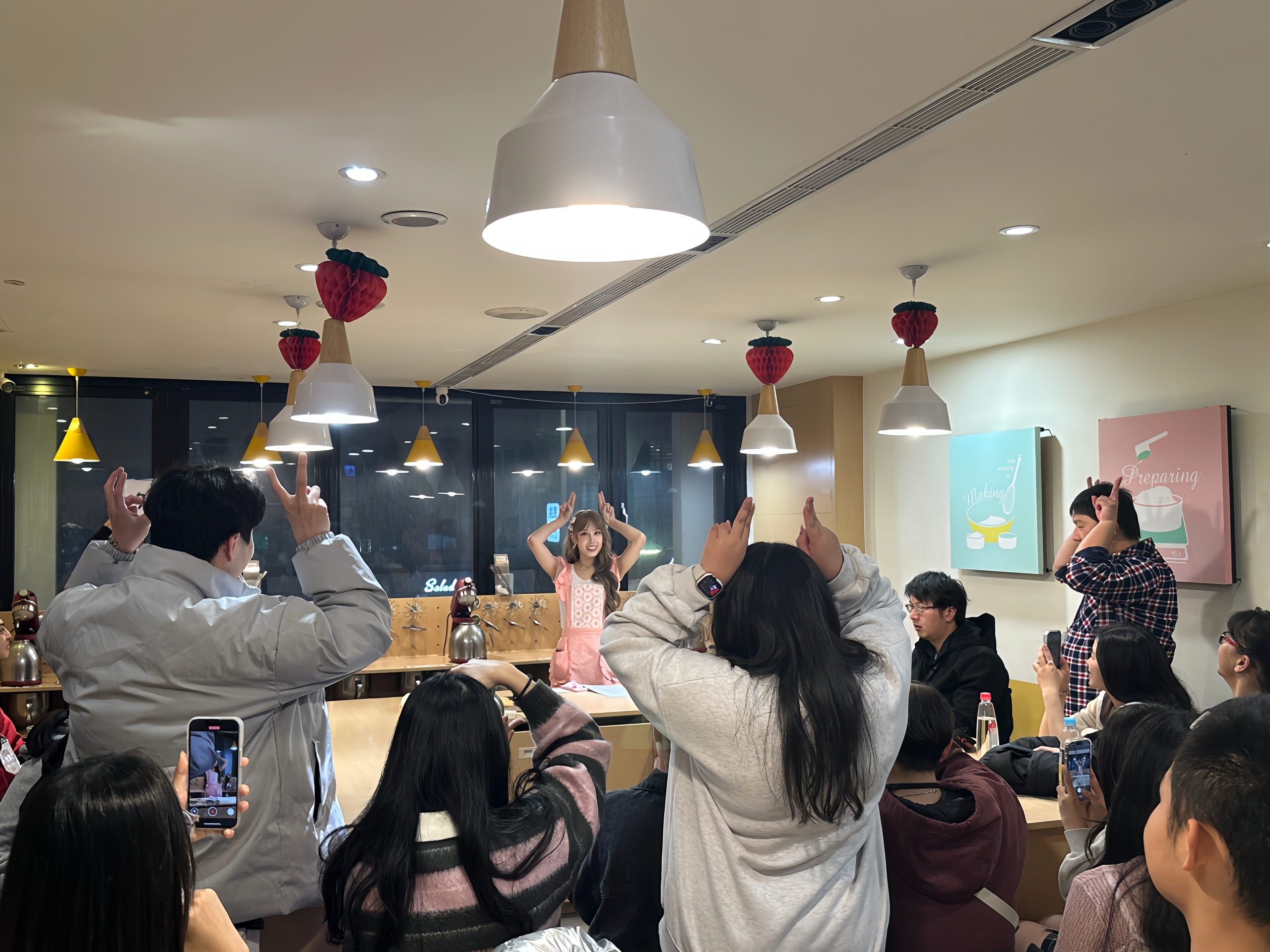 BIDO曾愷妤21歲生日派對與BUNNY同樂　親手做蛋糕揭新作計畫 (3)