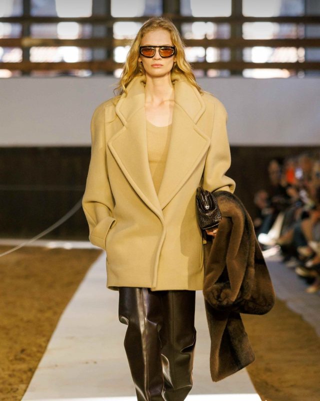 Stella McCartney 2026冬季系列｜馬術靈感重構永續時尚輪廓4