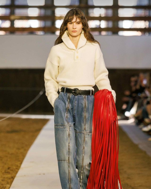 Stella McCartney 2026冬季系列｜馬術靈感重構永續時尚輪廓5