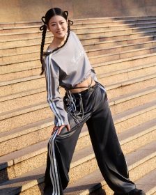 adidas舞動系列登場｜三線錐形褲與短版上衣演繹春夏律動
