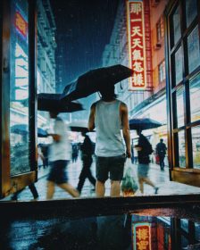 何英瑋EwanHo粵語單曲〈那一天天氣怎樣?〉描繪雨中重逢情緒