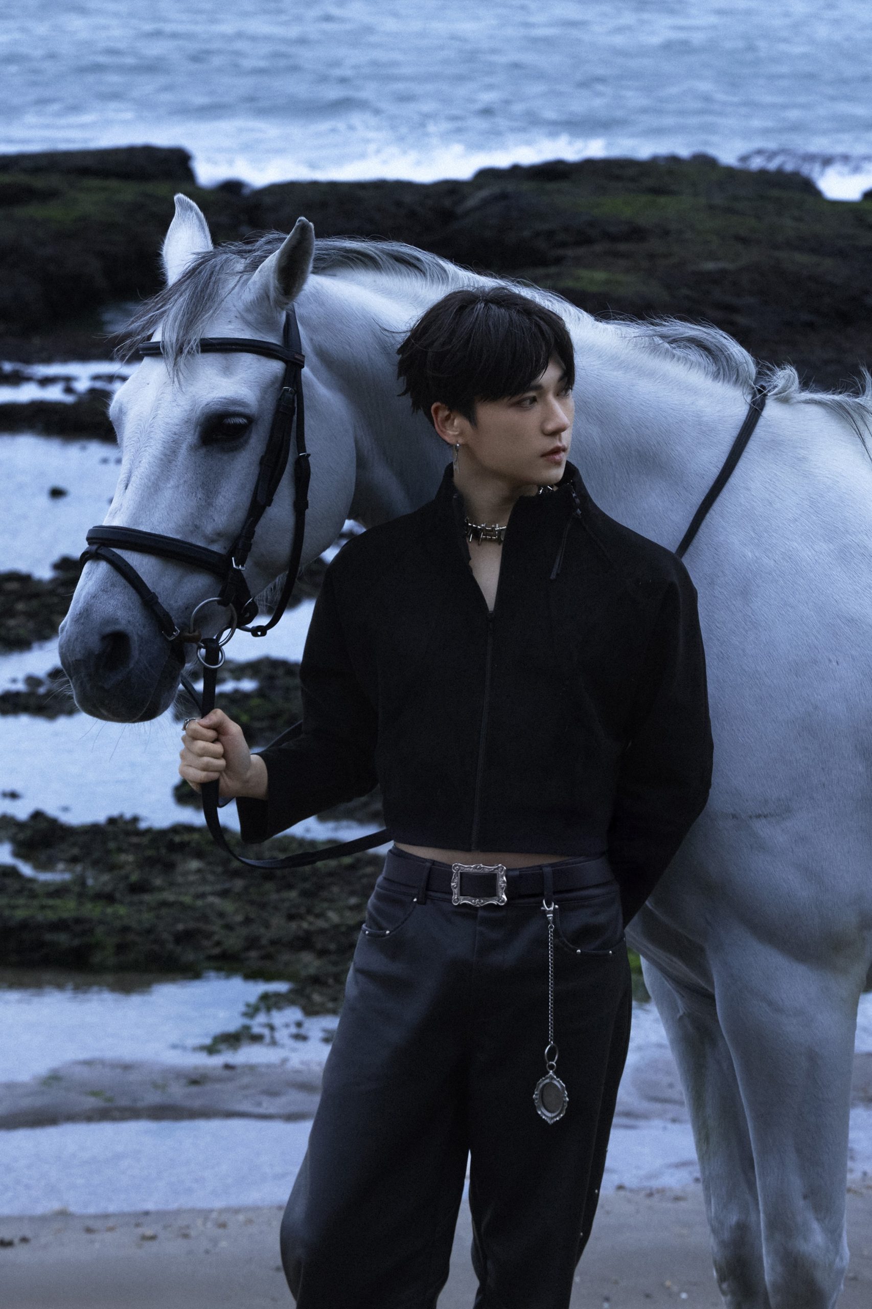 周祖安首支個人單曲〈不想再讓你哭〉｜Ozone隊長化身白馬王子展現破碎感美學3 scaled