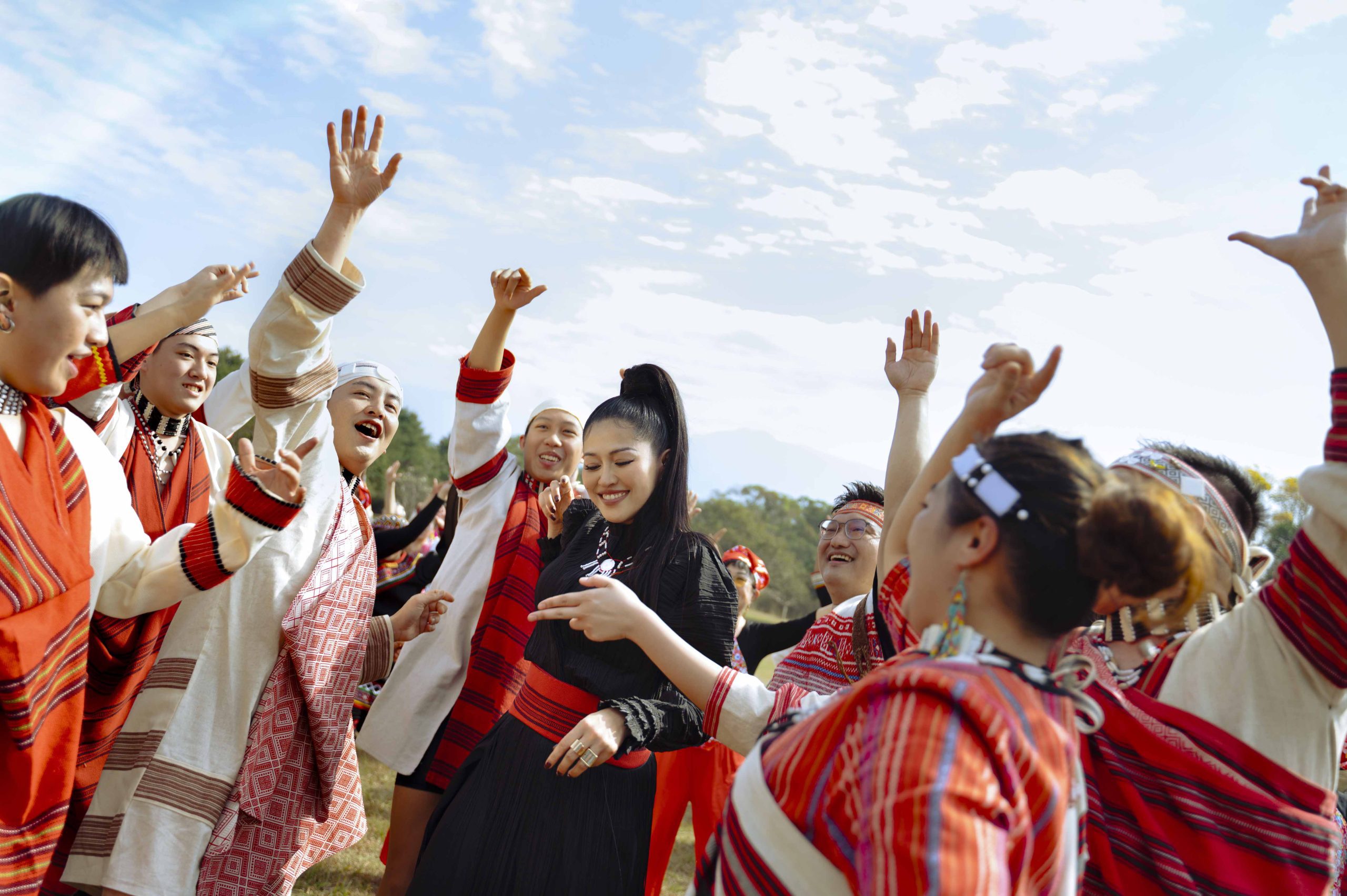 姑慕巴紹聯手HenrV打造〈Sapah家〉重塑原民音樂新樣貌 (6)