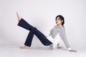 林希子首張全創作專輯《我披著世界轉動》：從金鐘主持課到 City Pop 樂壇新勢力
