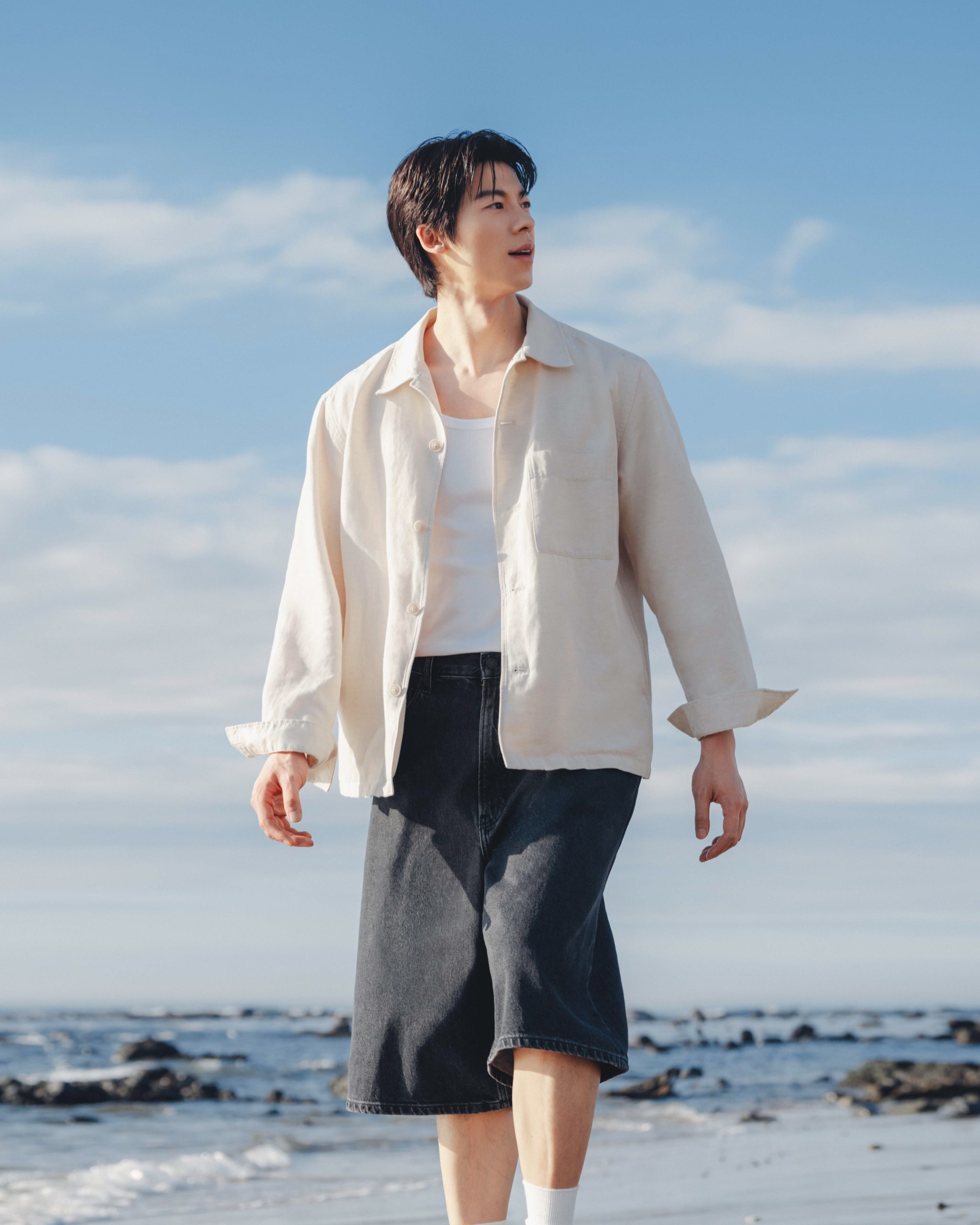 許光漢演繹UNIQLO夏季新輪廓 穿出清爽層次日常風格 8 許光漢演繹UNIQLO夏季新輪廓 穿出清爽層次日常風格許光漢演繹UNIQLO夏季新輪廓 穿出清爽層次日常風格UNIQLO攜手15周年品牌大使許光漢 演繹夏日穿搭新靈感 3 scaled
