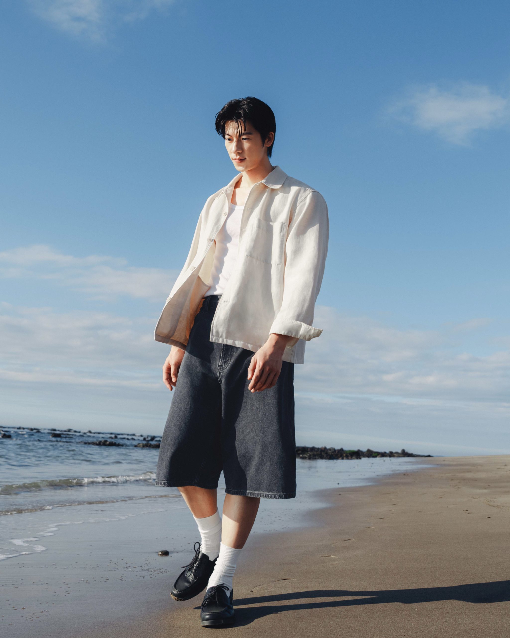 許光漢演繹UNIQLO夏季新輪廓 穿出清爽層次日常風格 9 許光漢演繹UNIQLO夏季新輪廓 穿出清爽層次日常風格許光漢演繹UNIQLO夏季新輪廓 穿出清爽層次日常風格UNIQLO攜手15周年品牌大使許光漢 演繹夏日穿搭新靈感 4 scaled
