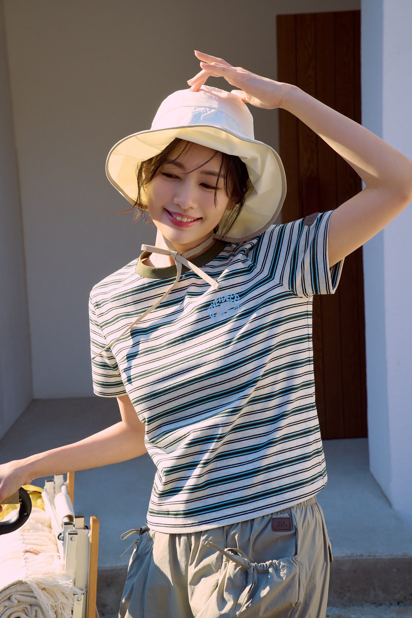 BBC EARTH春夏新作亮相 庭沼珉演繹輕盈戶外日常風格 (3)