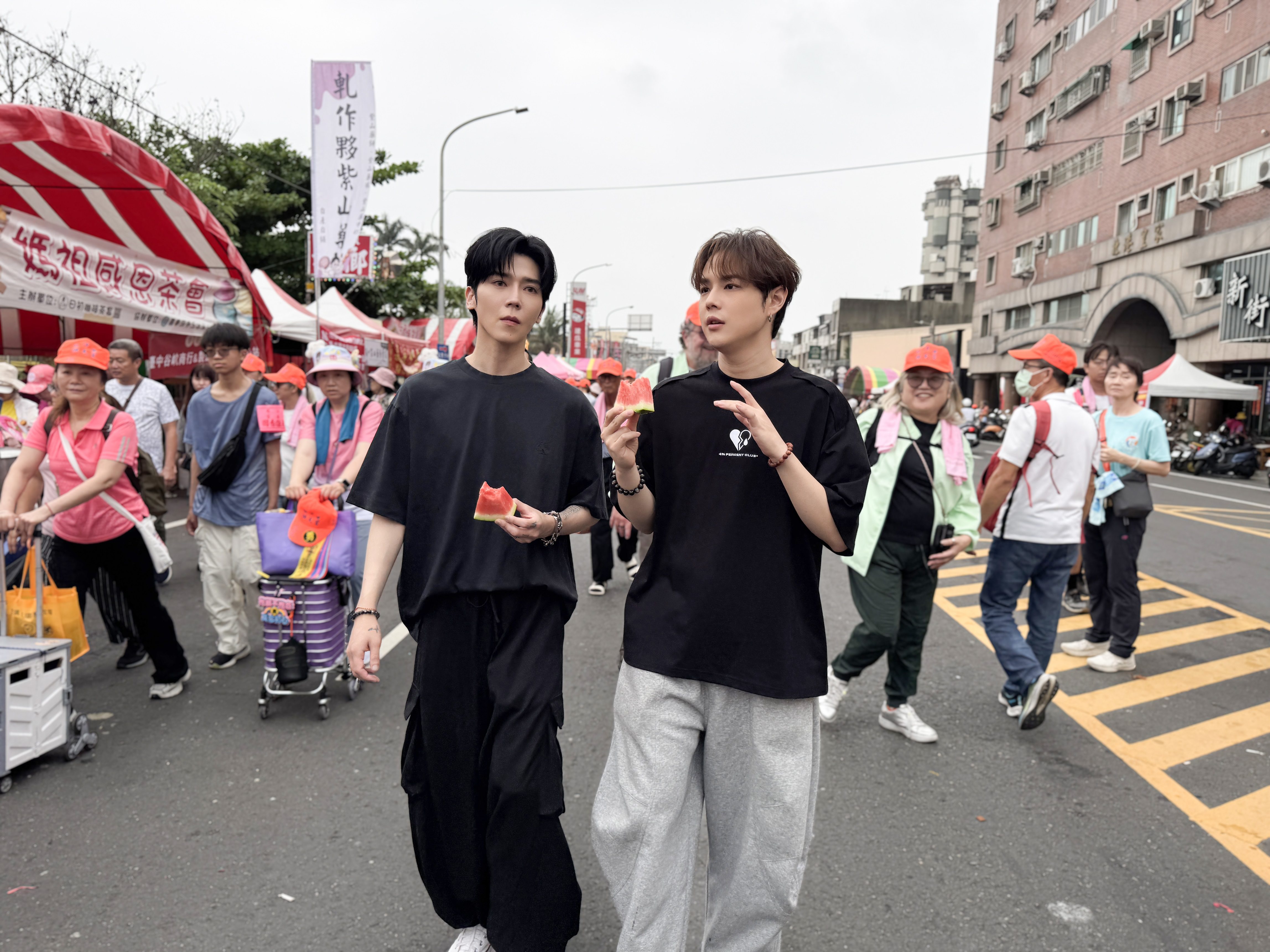 Bii與郭家瑋首赴北港進香為信眾應援　見證信仰熱潮大呼現場很有愛 (1)