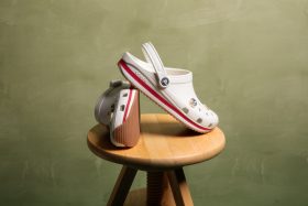 CROCS Crocband Runner重塑70年代街頭鞋型美學
