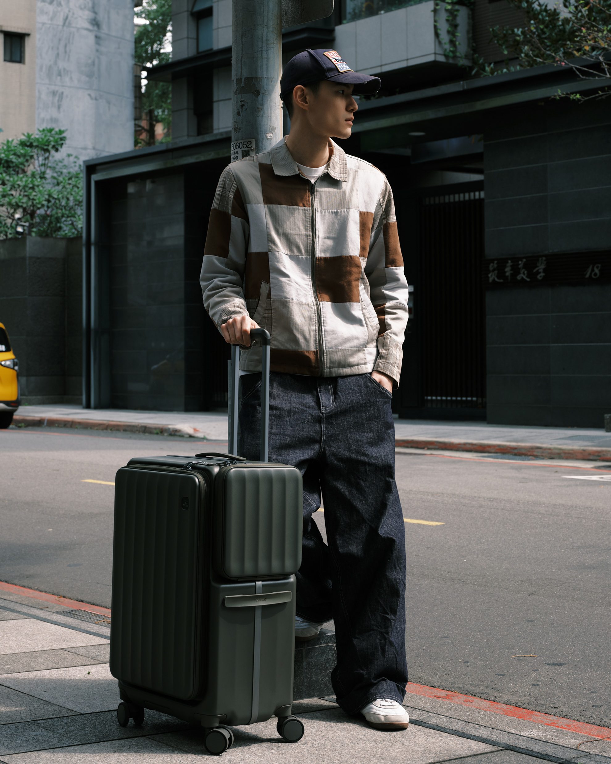 CROWN WAVE磁吸側袋箱亮相｜重塑都會移動美學新標準 10