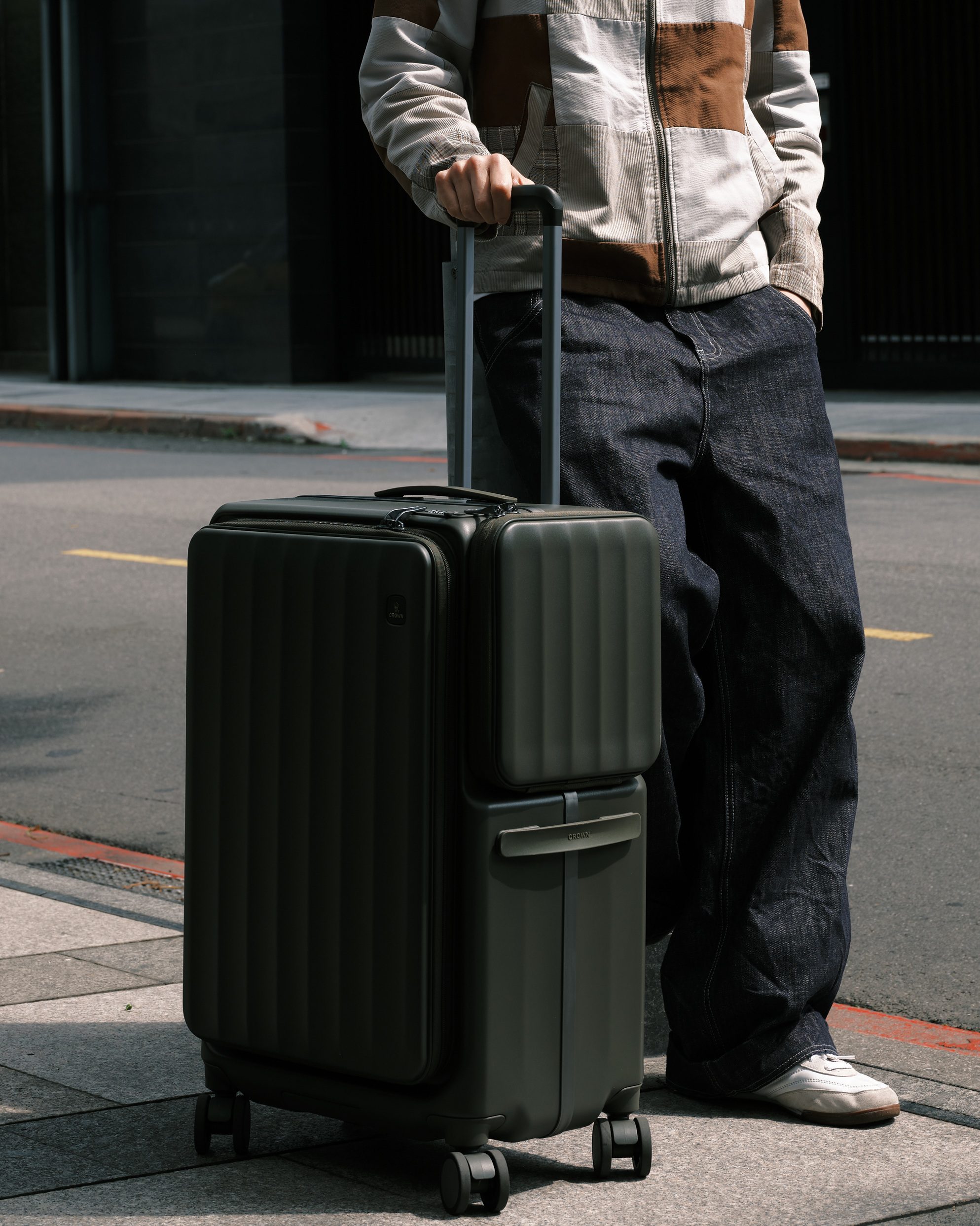 CROWN WAVE磁吸側袋箱亮相｜重塑都會移動美學新標準 (5)