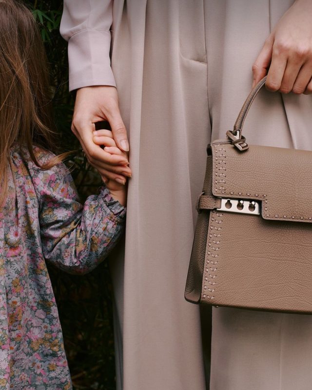 Delvaux母親節形象詮釋經典皮具與女性優雅力量2