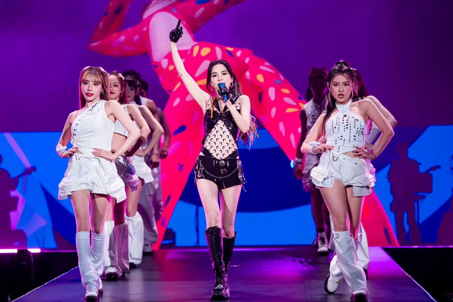 Ella陳嘉樺巡演奪國際鉑金獎　南京站爆滿再掀熱潮 (1)