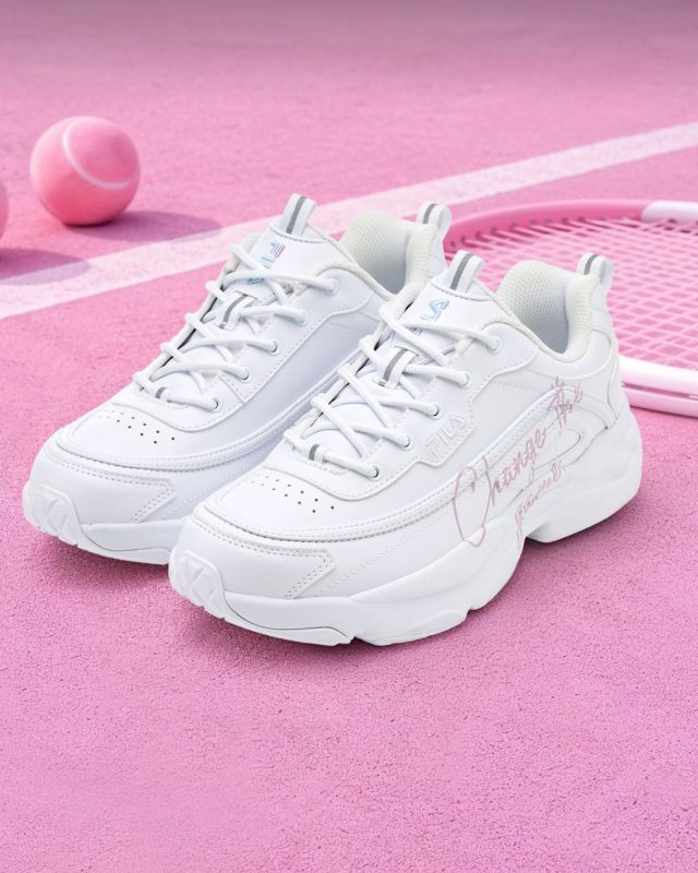 FILA母親節白鞋新作登場｜雲朵白老爹鞋切換率性與優雅2