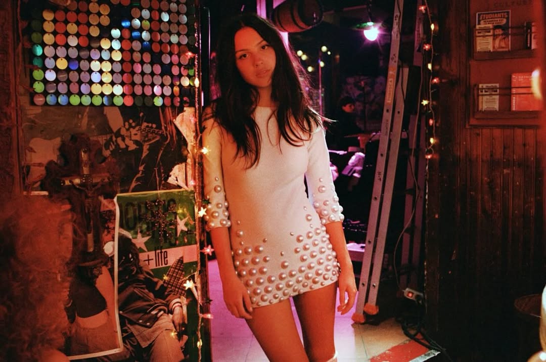 Olivia Rodrigo近三年後回歸｜〈drop Dead〉揭新專輯戀愛篇章 (4)