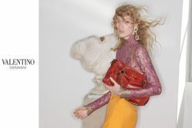 VALENTINO 2026早秋形象揭開Cy Twombly宅邸的時間場景