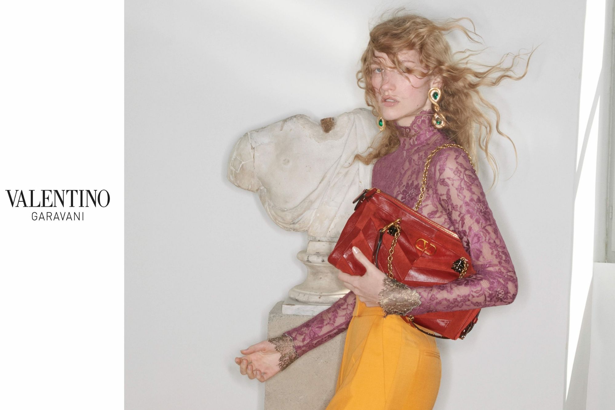 VALENTINO 2026早秋形象揭開Cy Twombly宅邸的時間場景1