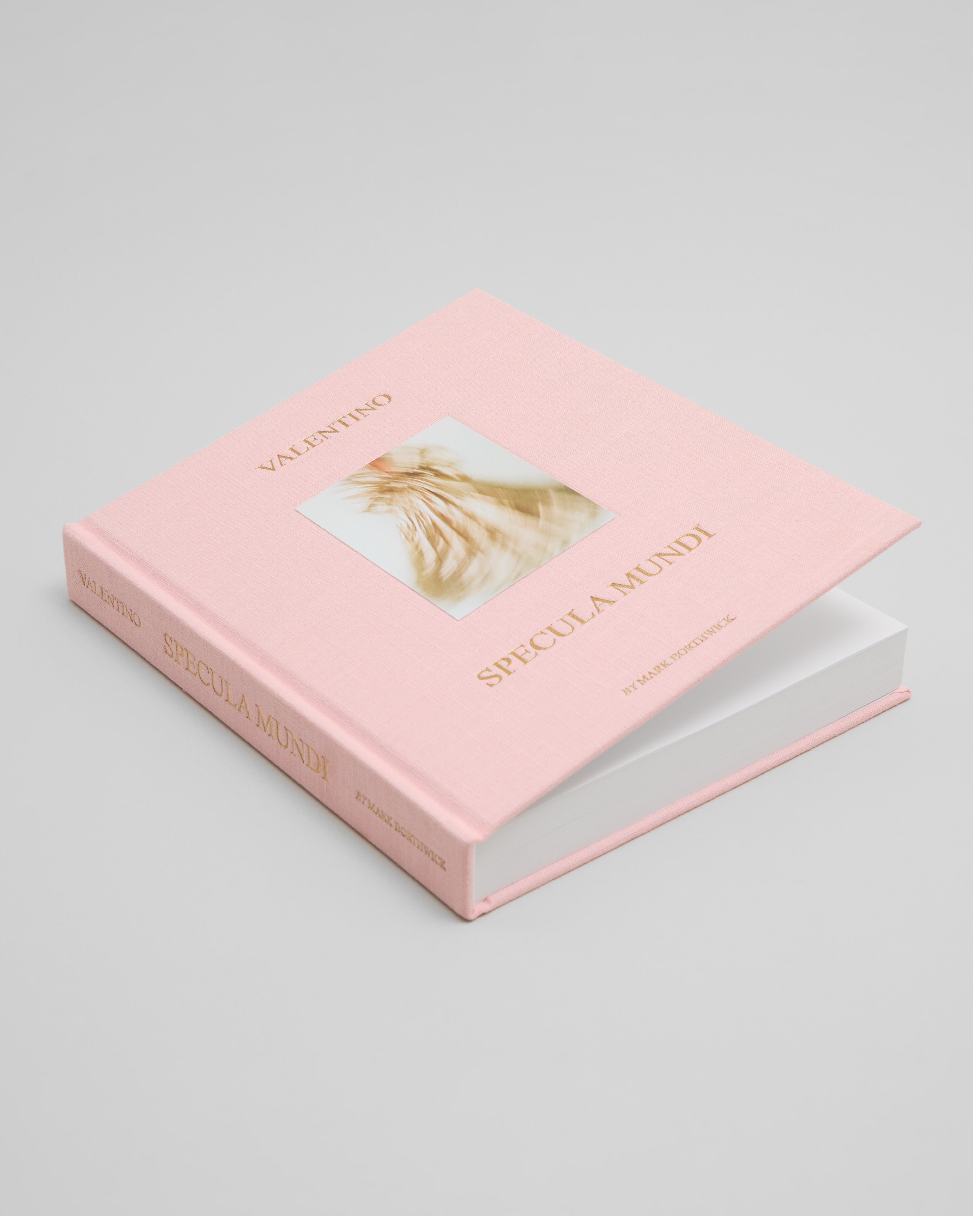 Valentino《Specula Mundi》高訂畫冊洛杉磯亮相 (1)