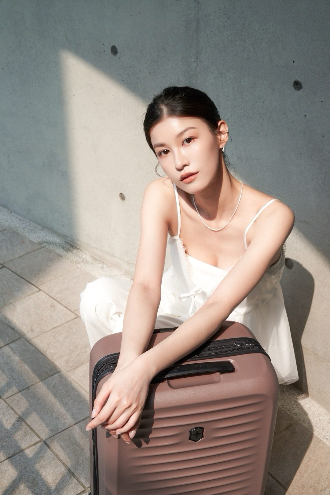 Victorinox霧灰棕旅行箱登場｜Concept One腕錶同步亮相 (1)