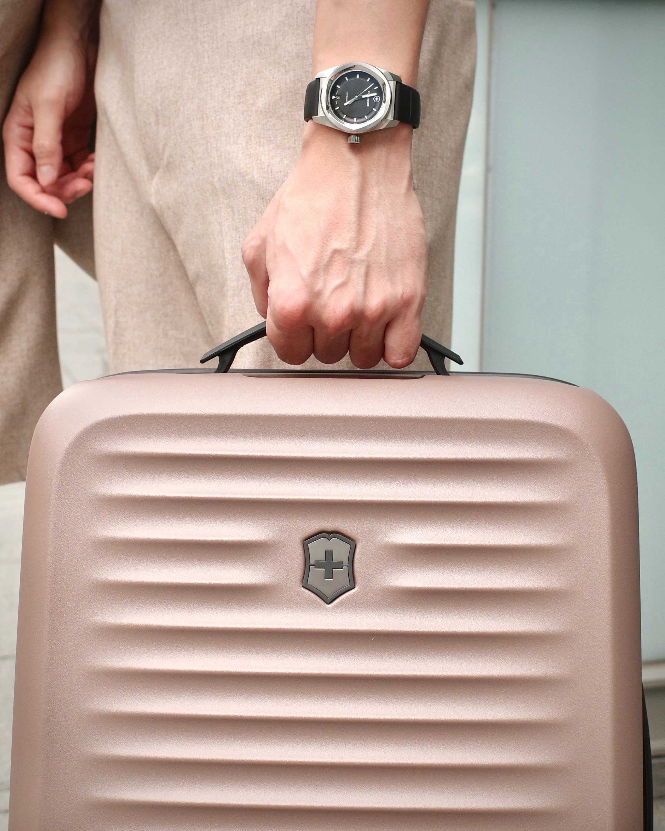 Victorinox霧灰棕旅行箱登場｜Concept One腕錶同步亮相 (13)