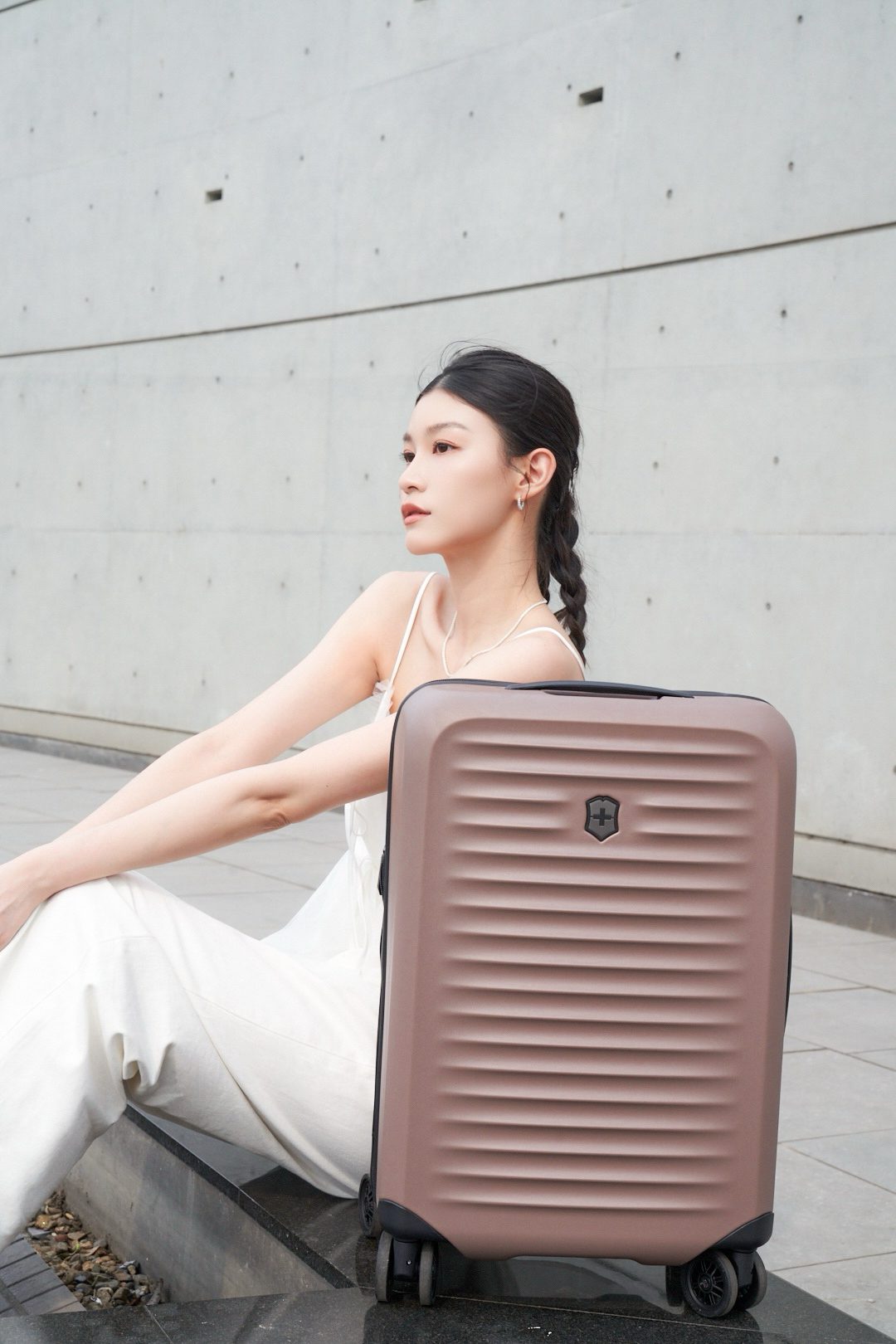 Victorinox霧灰棕旅行箱登場｜Concept One腕錶同步亮相 (7)