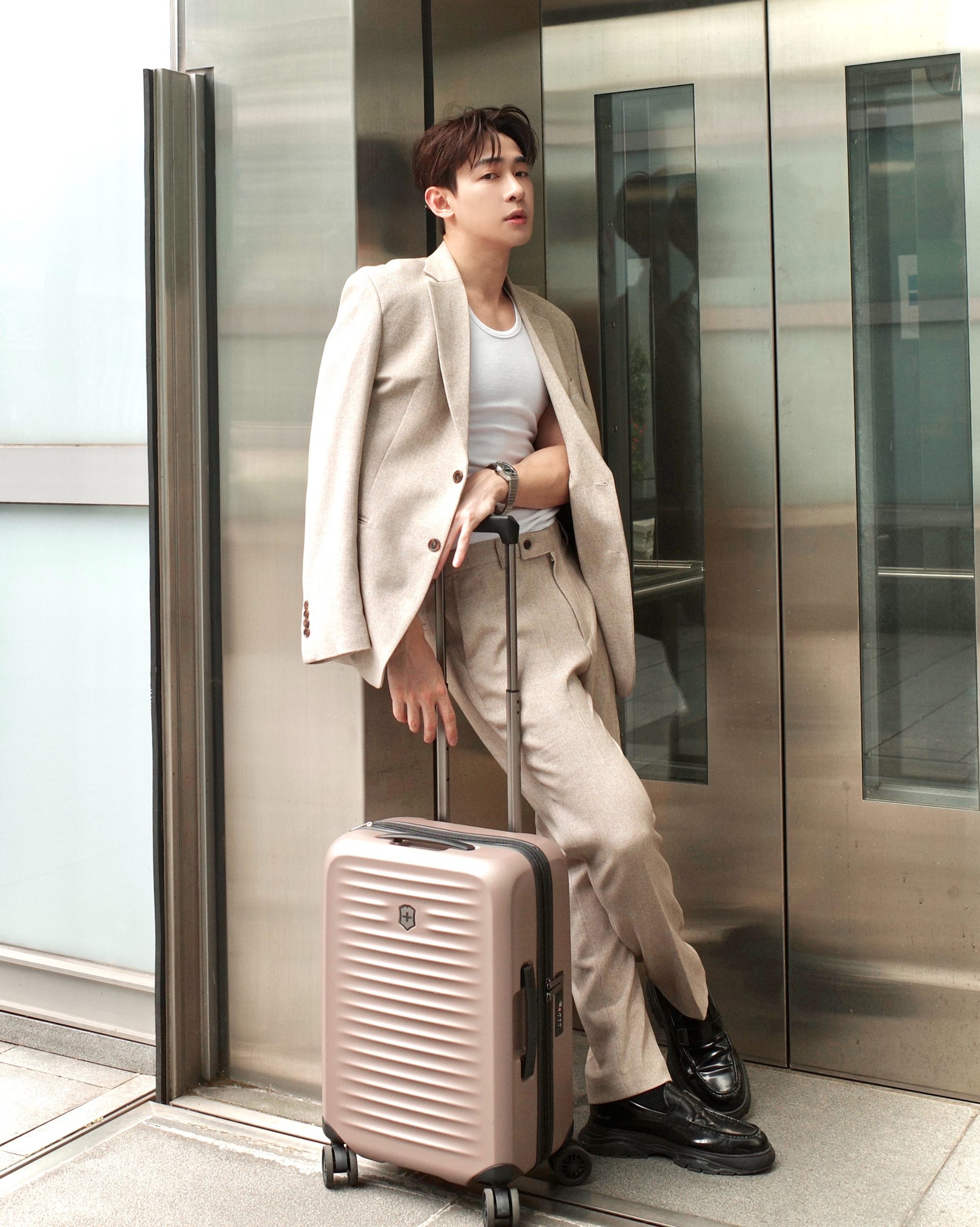 Victorinox霧灰棕旅行箱登場｜Concept One腕錶同步亮相 (8)