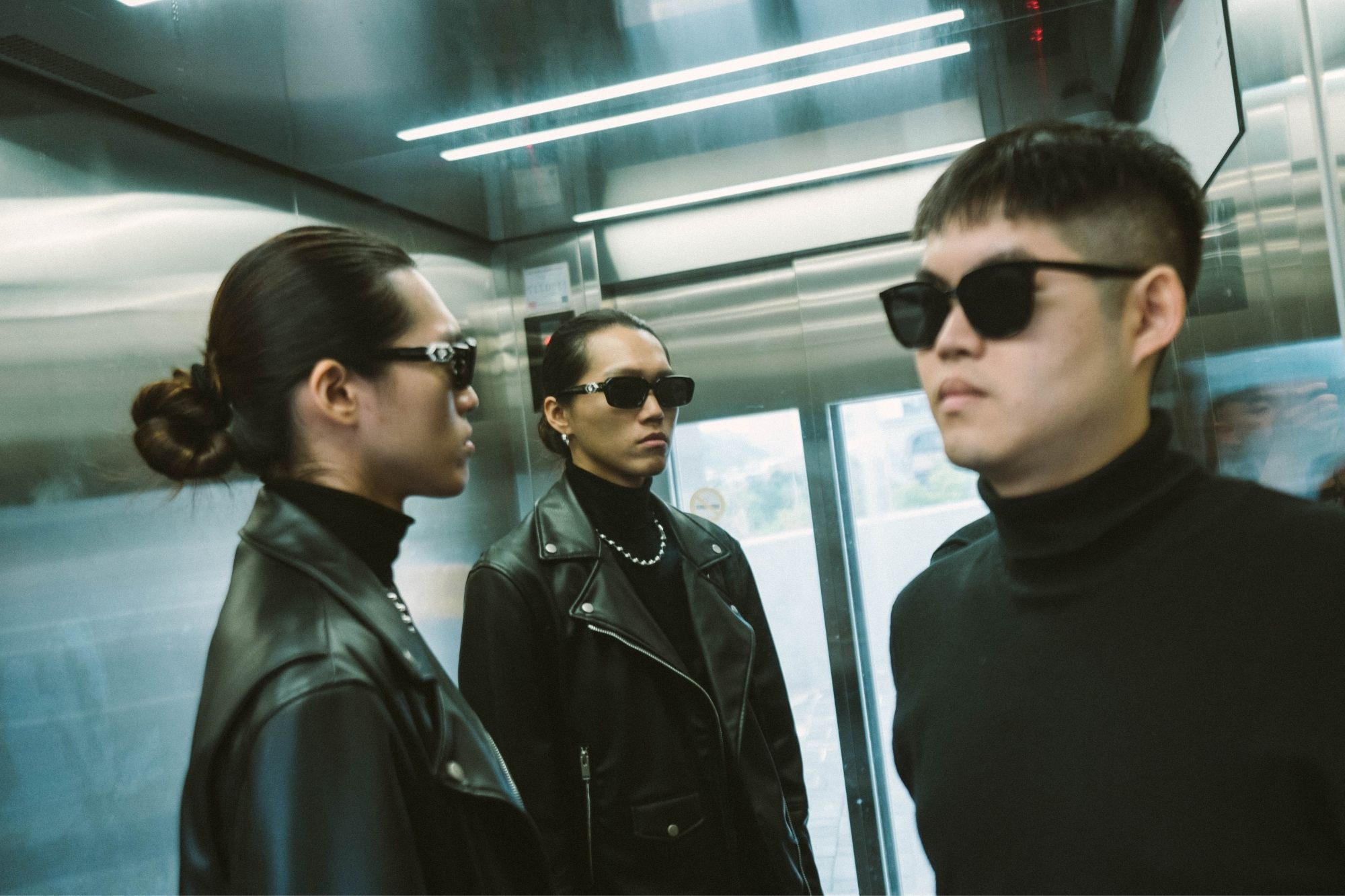 你我 UI《謎》以冷冽聲響寫下都會夜行者的情感切片