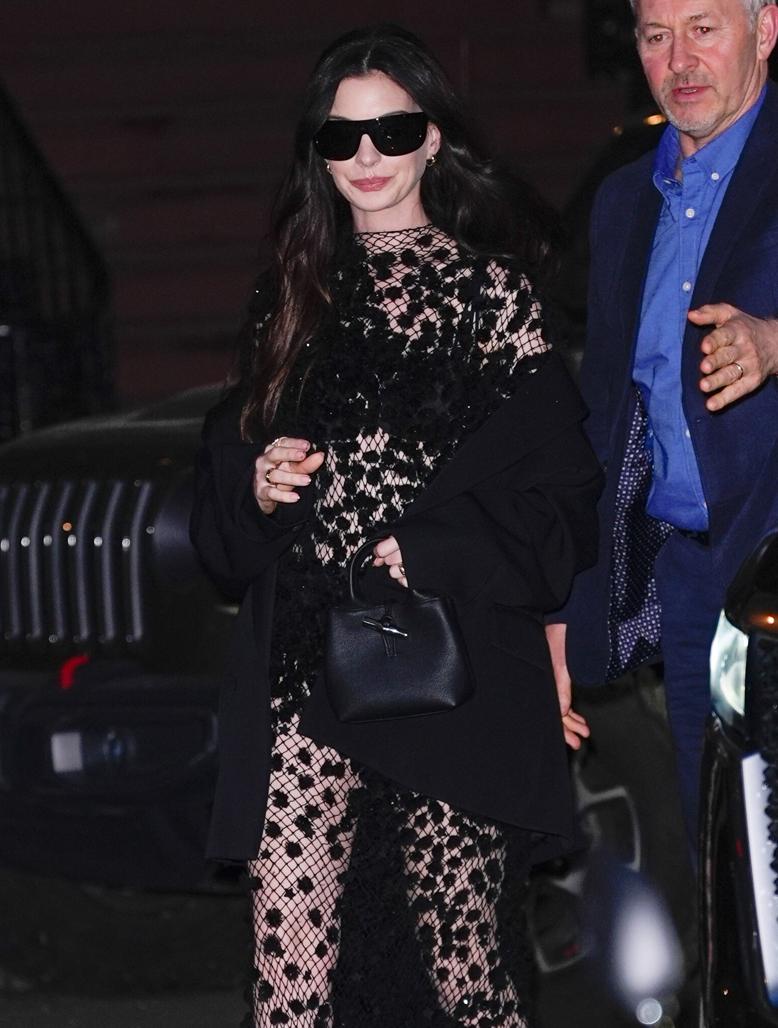 安海瑟薇演繹Longchamp經典包｜釜山快閃店掀起時尚熱潮 2