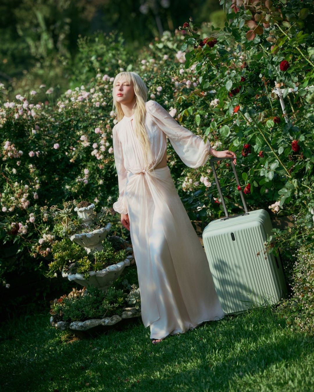 萬國通路eminent KK50 2 ALFRED柔霧新色登場 打造母親節優雅旅途新風景3