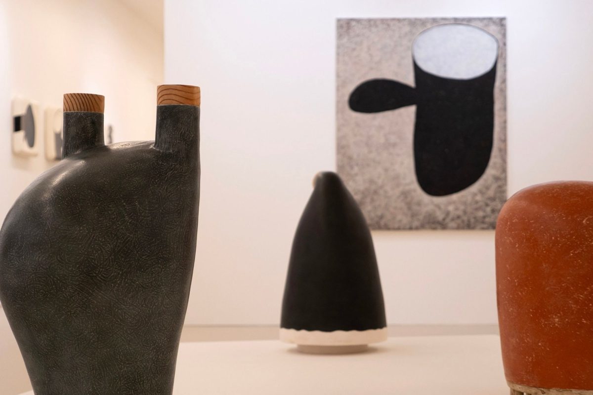 郭旭達低溫陶創作回歸台北展｜跨越雕塑與繪畫的當代表現1