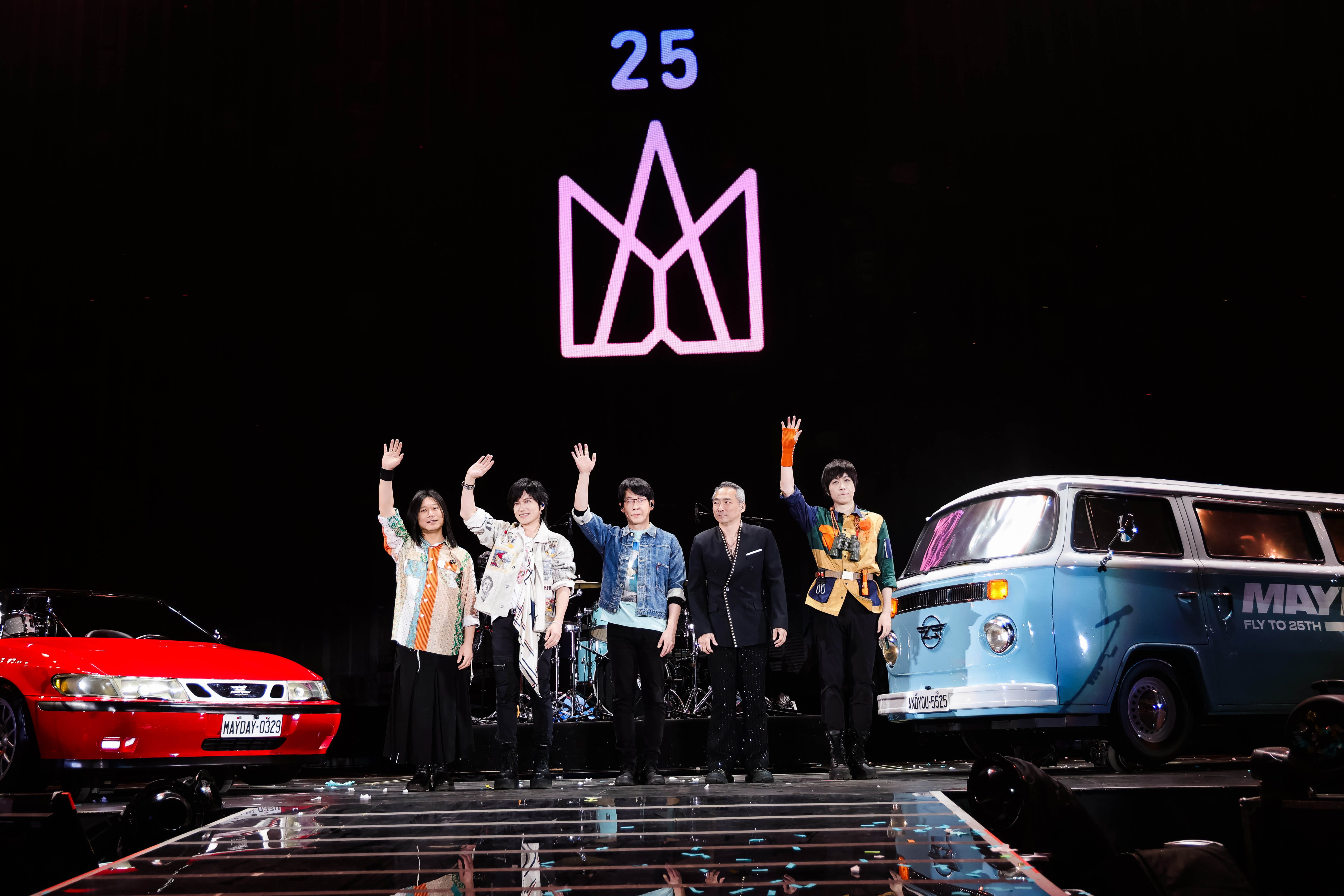 五月天55252重返大巨蛋｜五大彩蛋喚醒25年搖滾時光 2