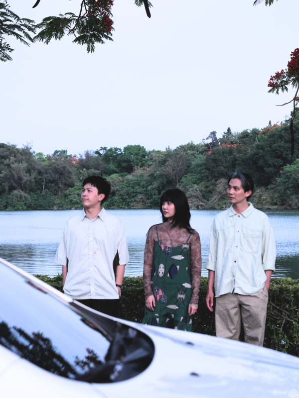 02 歌曲以多年巡演路上的真實風景為靈感，純器樂形式描繪長途旅程的時間感及心境變化